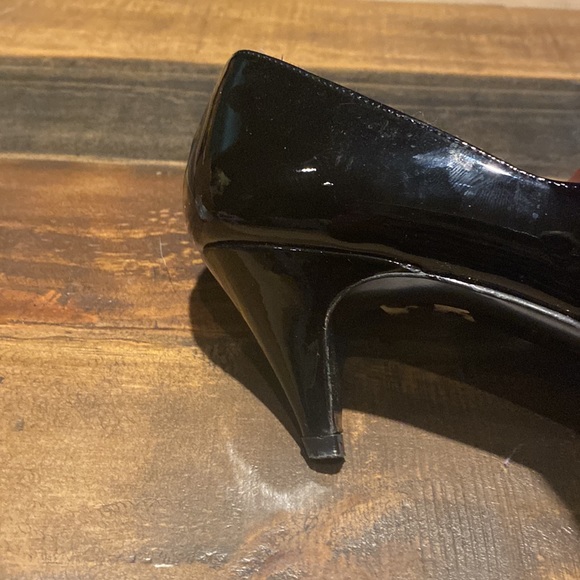 Black Paton leather fun with a little heal shoes. Great with jeans or a dress. - Picture 3 of 3